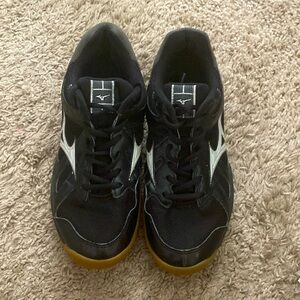Mizuno volleyball shoes